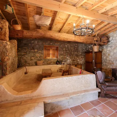 Сasa de vacaciones Renovated Wine Press House - With Pool *