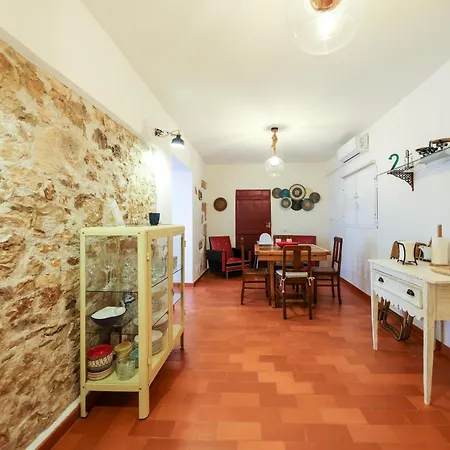 Casa vacanze Renovated Wine Press House - With Pool Porto de Mós