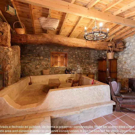 別荘 Renovated Wine Press House - With Pool Porto de Mós